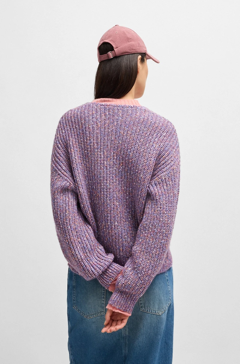 Relaxed-fit V-neck sweater a ribbed knit