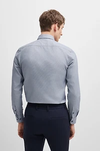 Casual-fit shirt structured cotton with spread collar