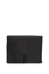 Buckle-closure washbag with signature details