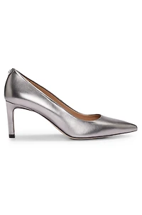 Heeled pumps laminated leather