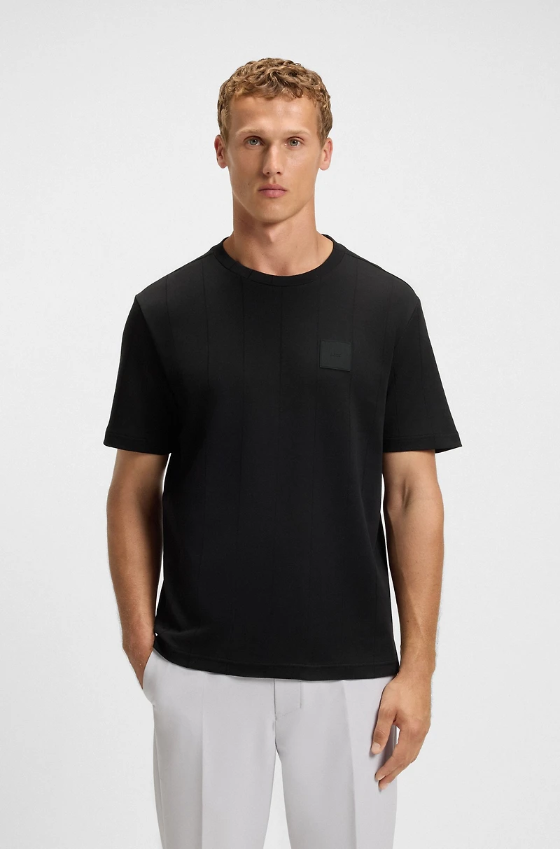 T-shirt with drop-needle stitching