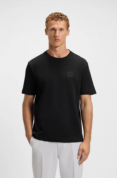 T-shirt with drop-needle stitching