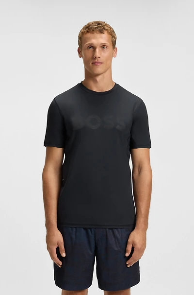 Active slim-fit T-shirt with moisture management
