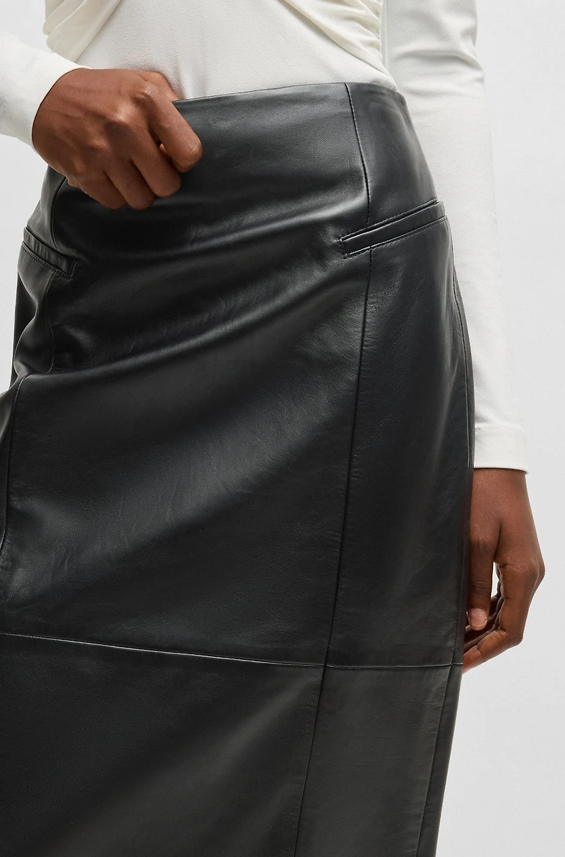 Pencil skirt lustrous leather
