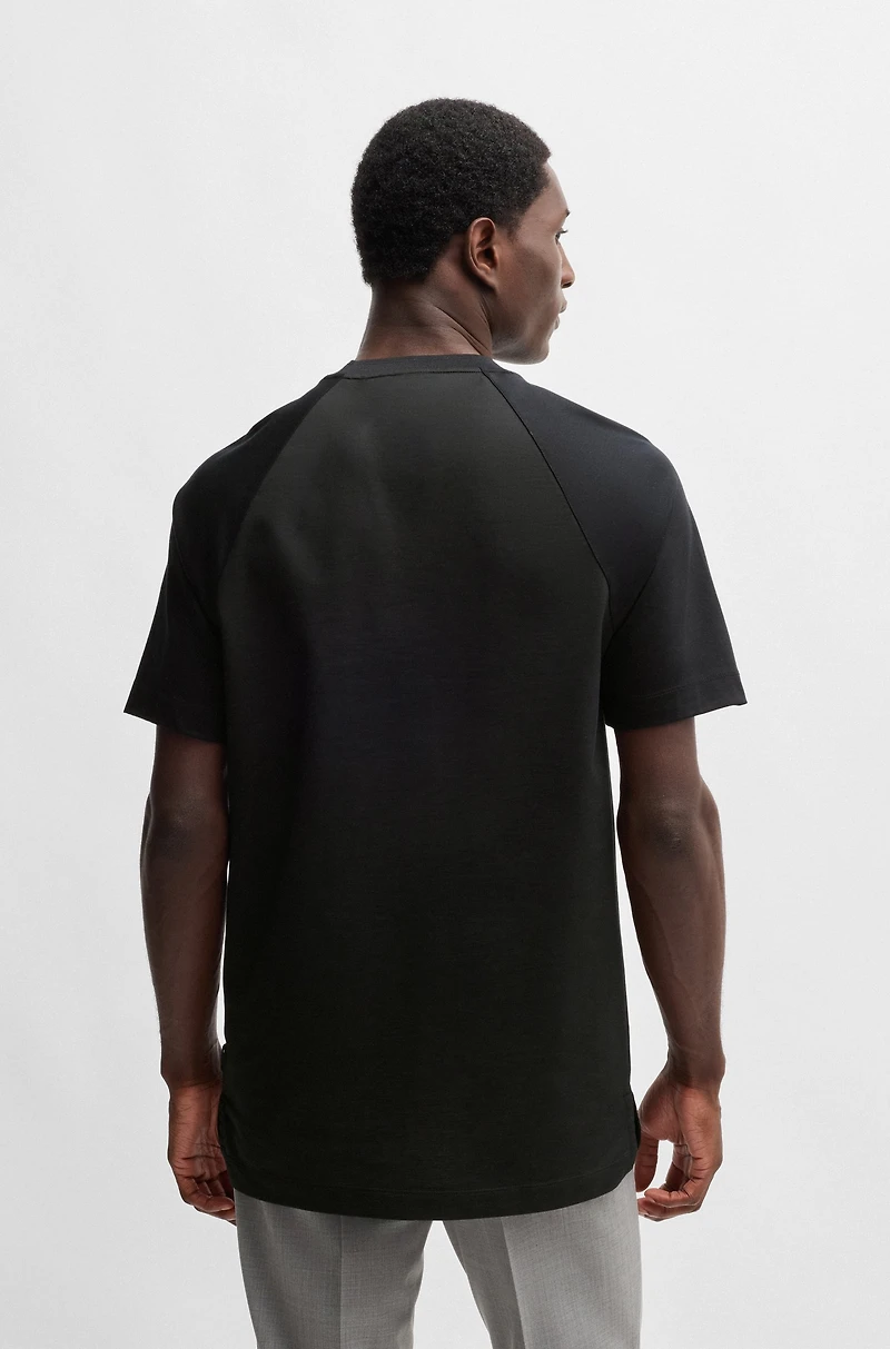 Regular-fit T-shirt with structured body