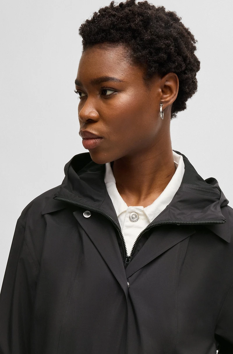 Water-repellent jacket with detachable fleece inner