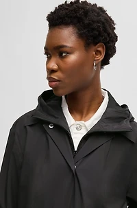 Water-repellent jacket with detachable fleece inner