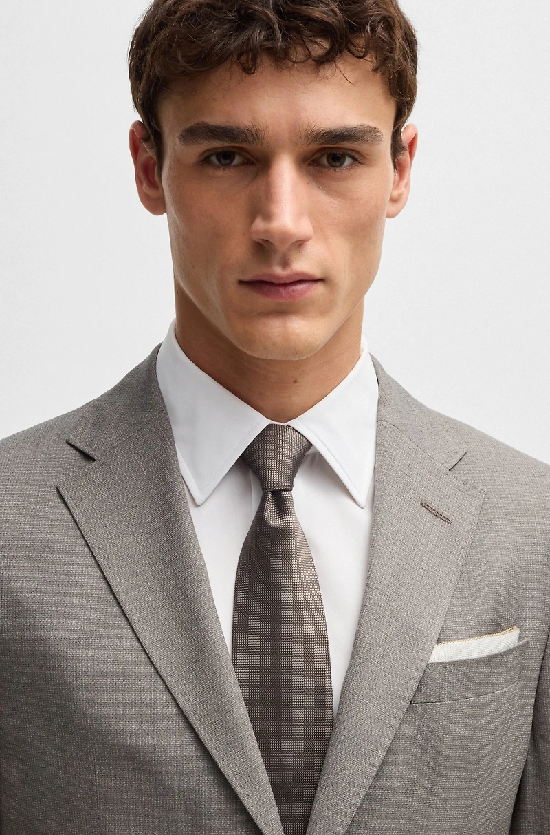 Slim-fit suit high-twist virgin wool
