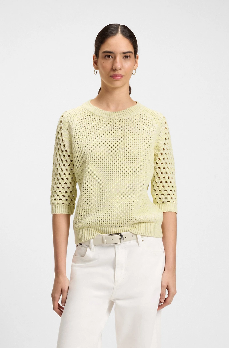 Sweater with mixed knits