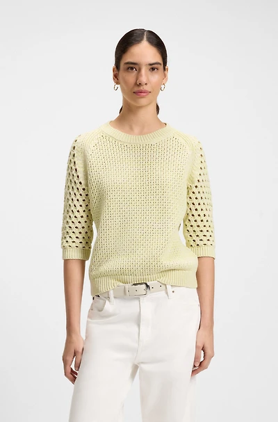 Sweater with mixed knits
