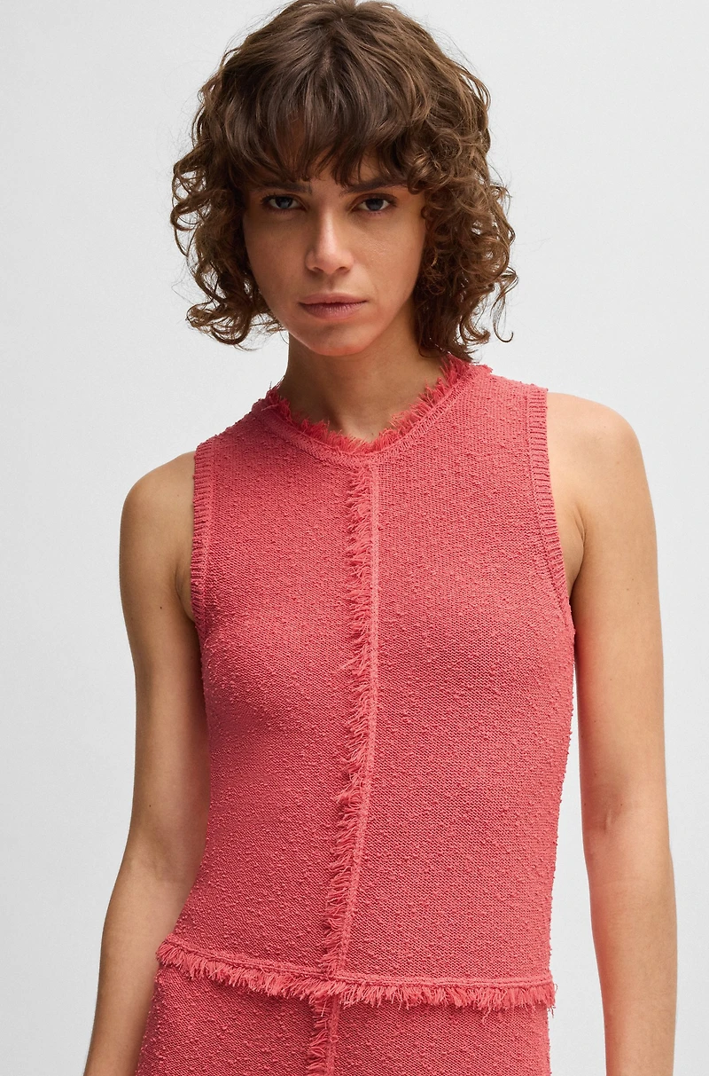 Sleeveless knitted dress with fringe trims