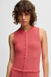Sleeveless knitted dress with fringe trims