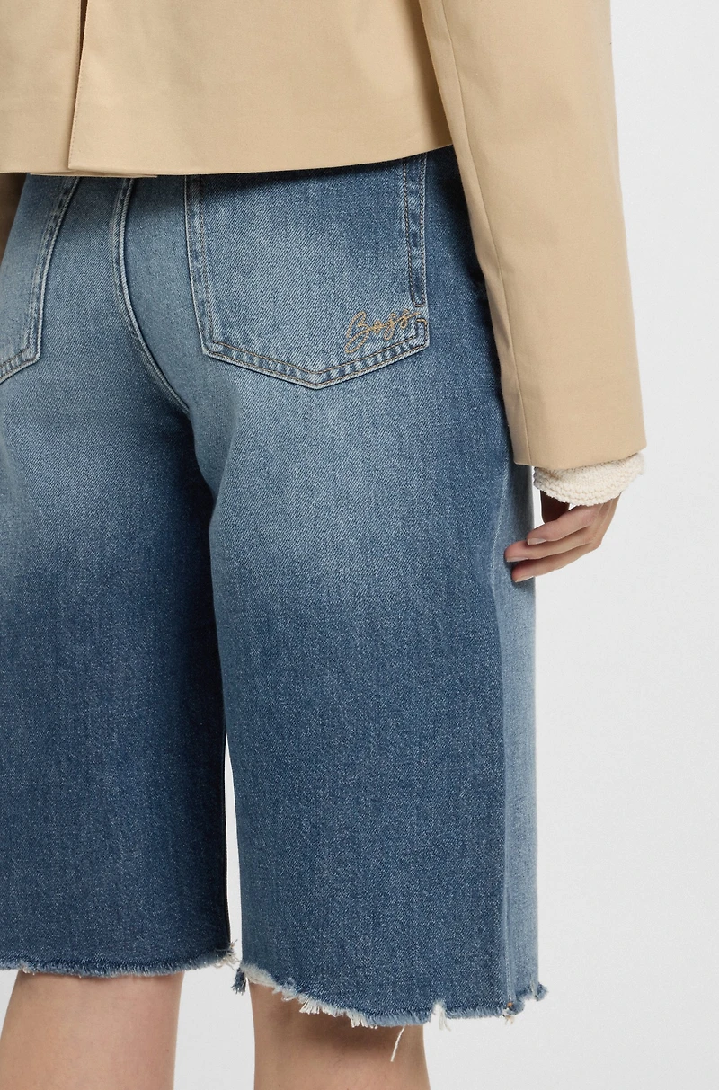 Knee-length denim shorts with raw hem