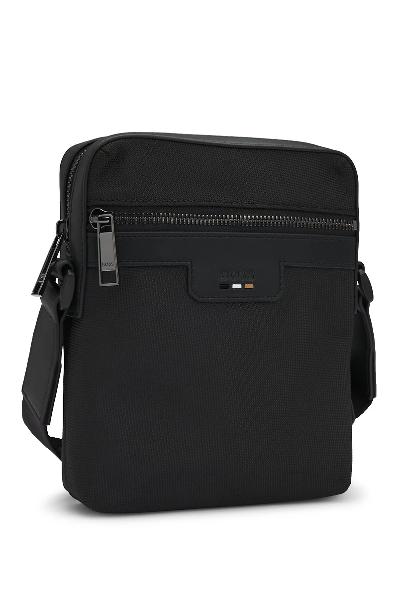 Structured reporter bag with signature trims