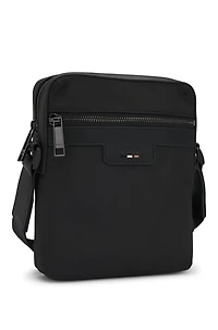 Structured reporter bag with signature trims