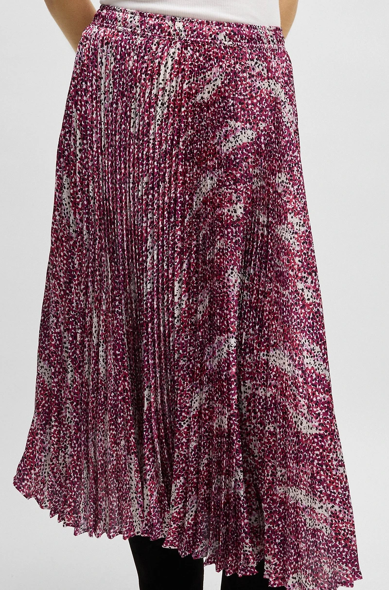 Midi-length skirt printed plissé satin