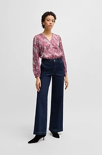 Regular-fit blouse with V neckline printed satin