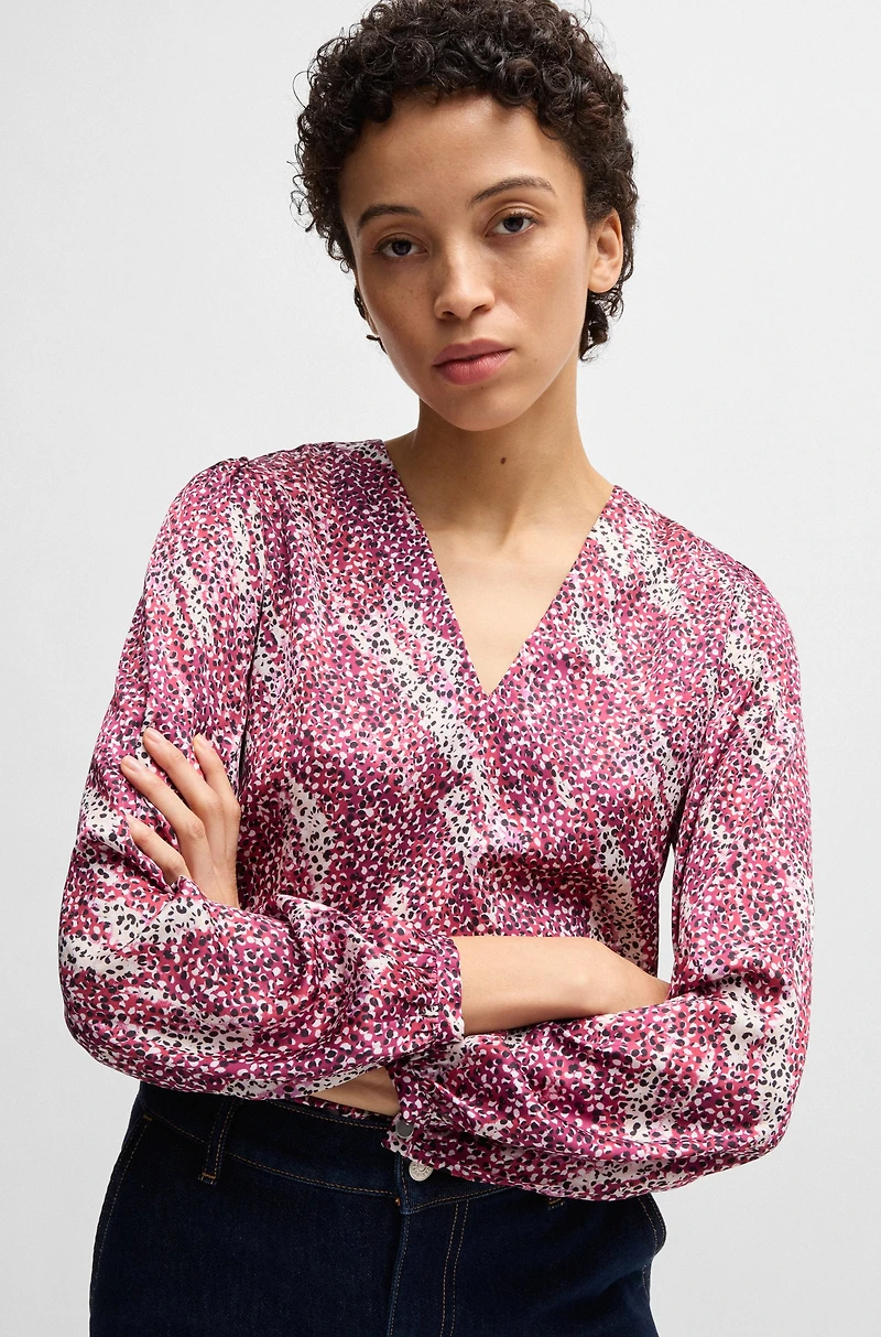 Regular-fit blouse with V neckline printed satin