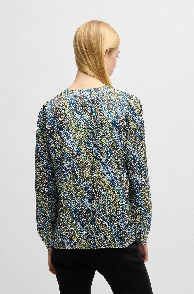 Regular-fit blouse with V neckline printed satin