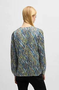 Regular-fit blouse with V neckline printed satin