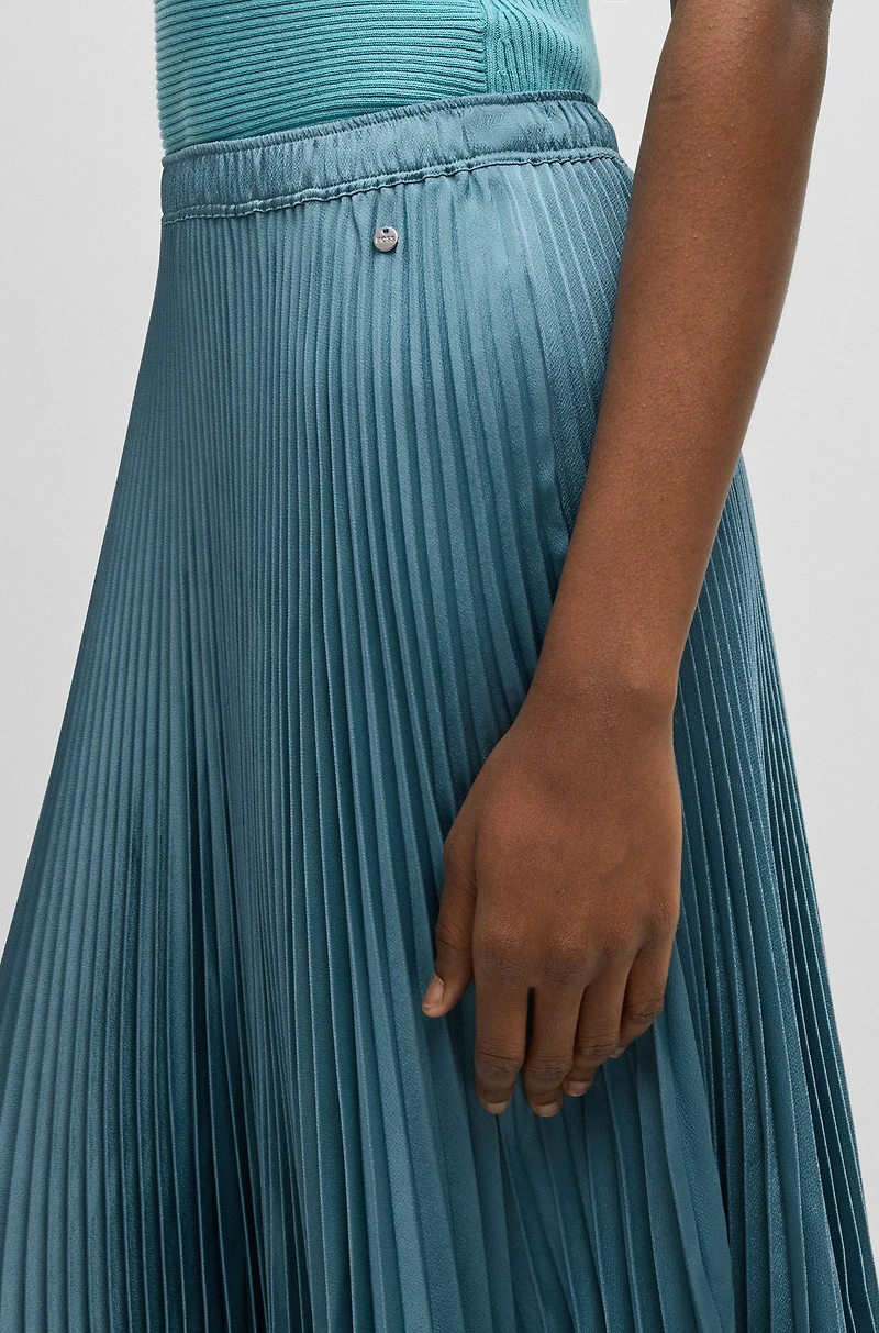 Plissé skirt with micro print