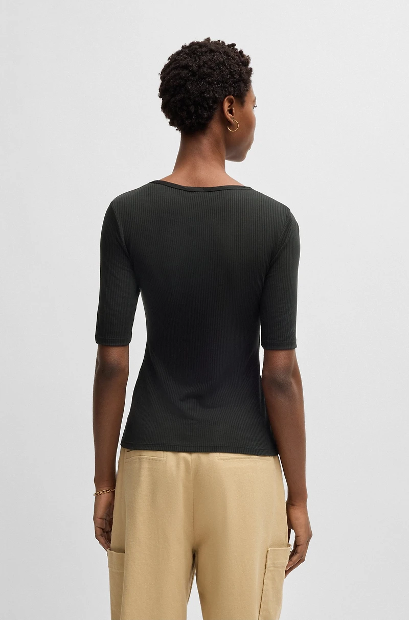 Scoop-neck T-shirt ribbed stretch fabric