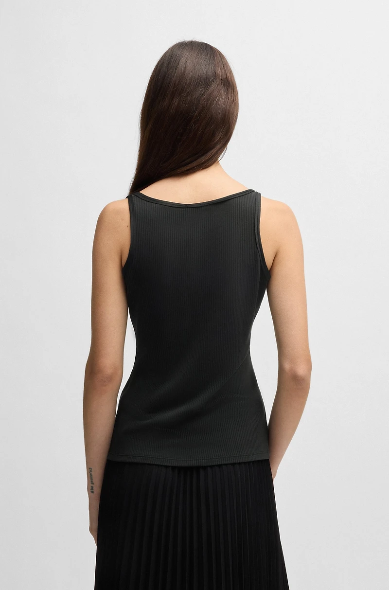Tank top with ribbed structure
