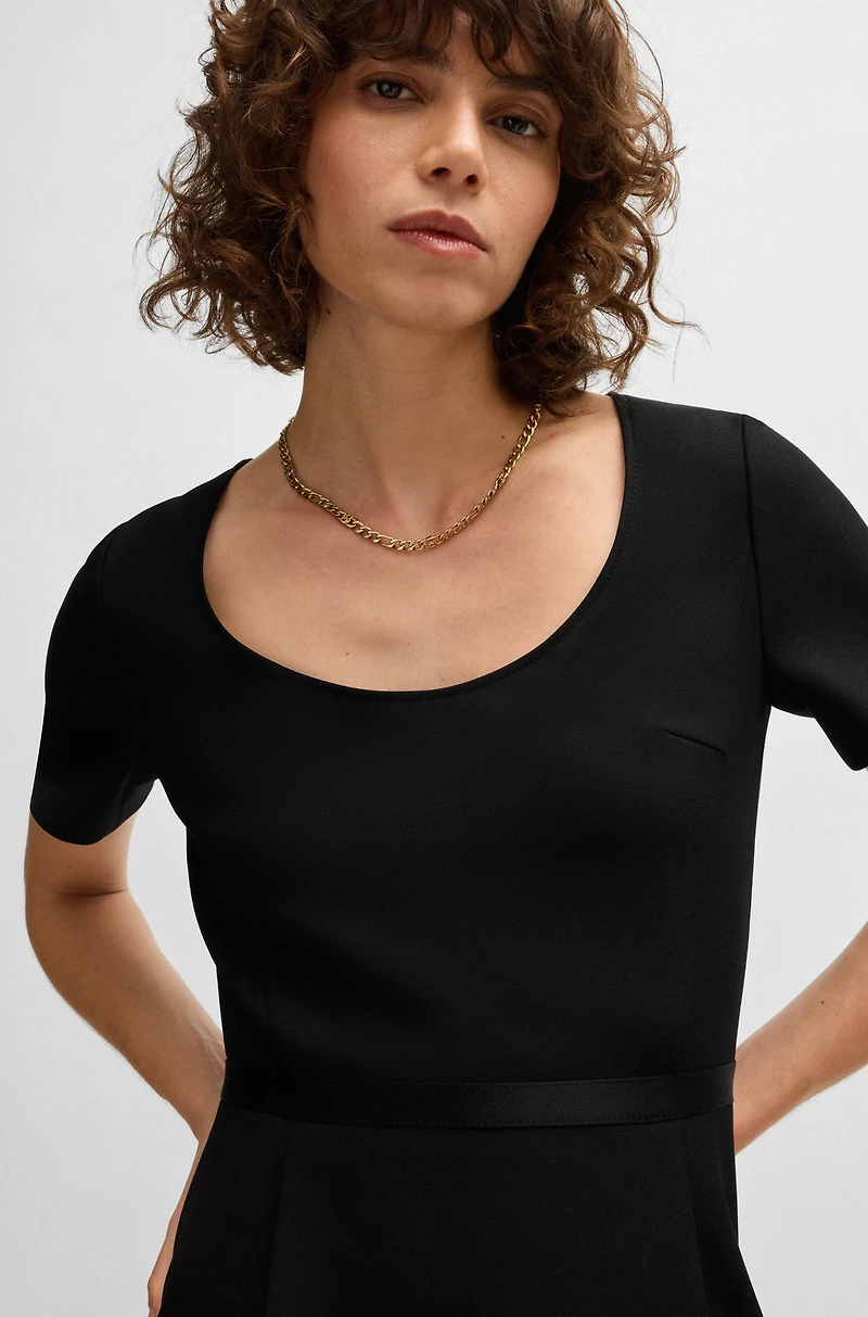 Slim-fit dress with ribbon detail