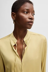 Relaxed-fit blouse stretch silk with keyhole neckline