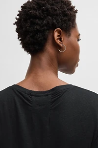 Scoop-neck linen T-shirt with gathered back