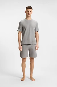 T-shirt with waffle structure