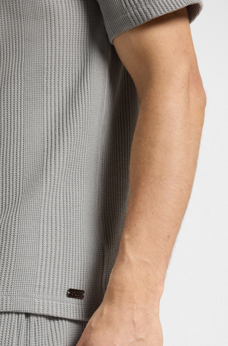T-shirt with waffle structure