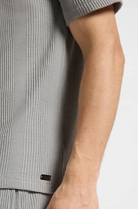 T-shirt with waffle structure