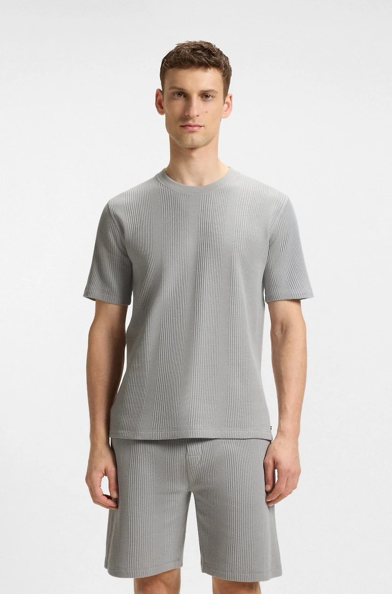 T-shirt with waffle structure
