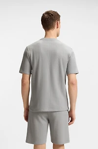 T-shirt with waffle structure
