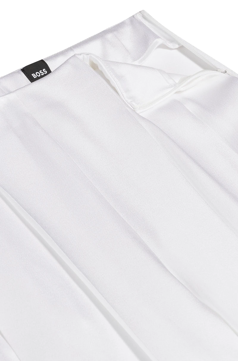 Relaxed-fit trousers with front pleats