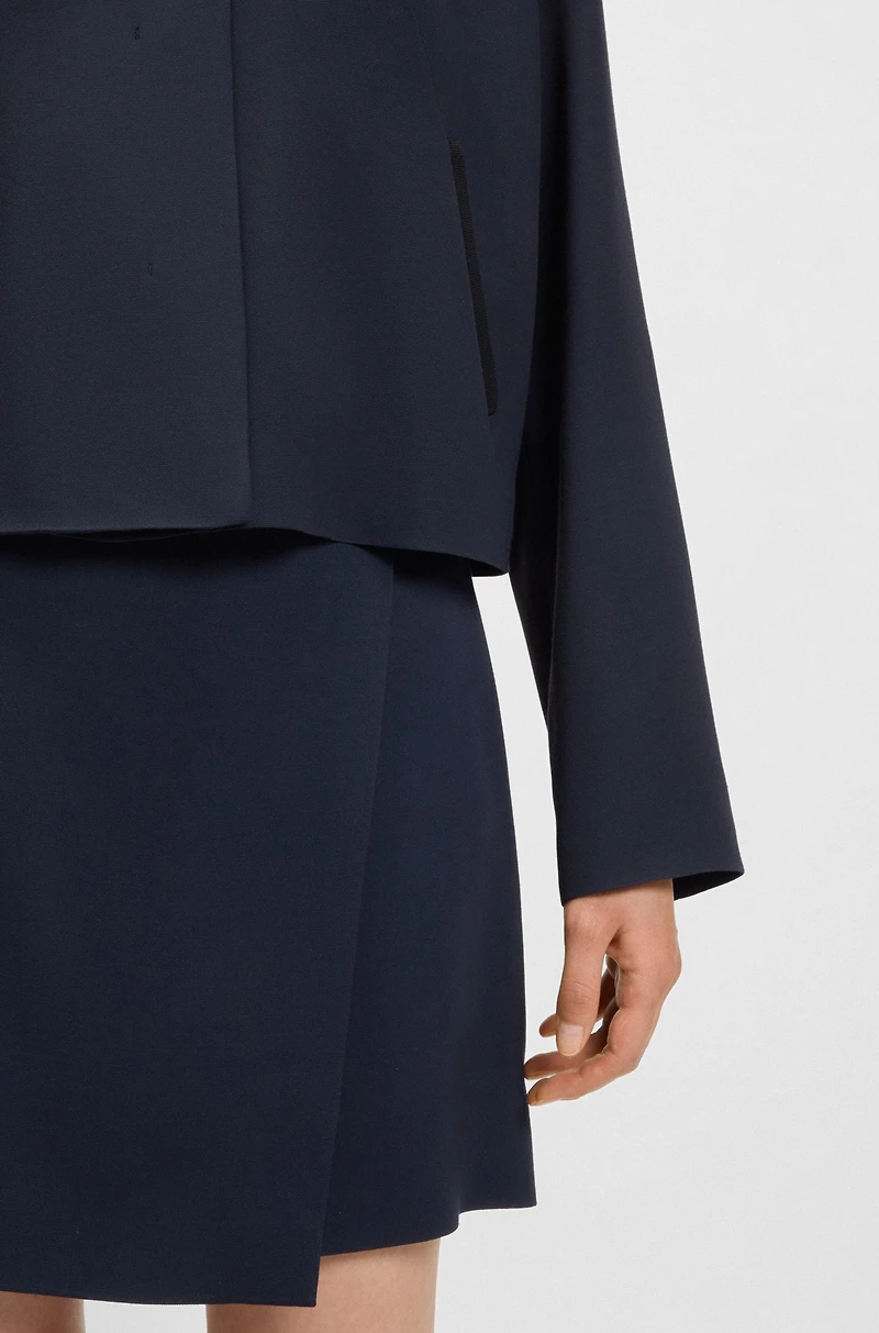Crepe blazer with concealed closure