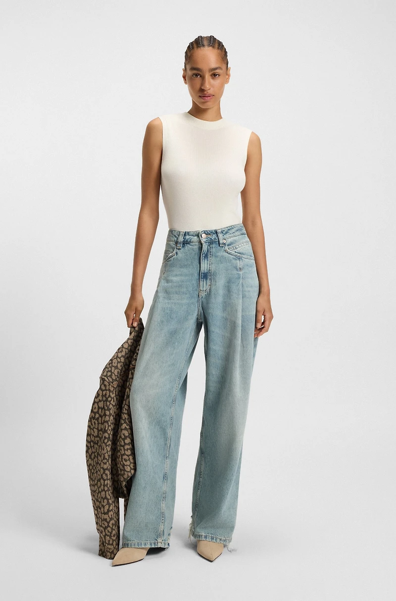 Wide-leg jeans with front pleats