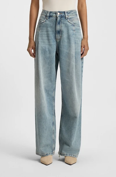 Wide-leg jeans with front pleats