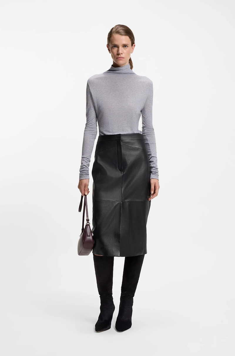 Pencil skirt lustrous leather