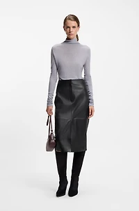 Pencil skirt lustrous leather