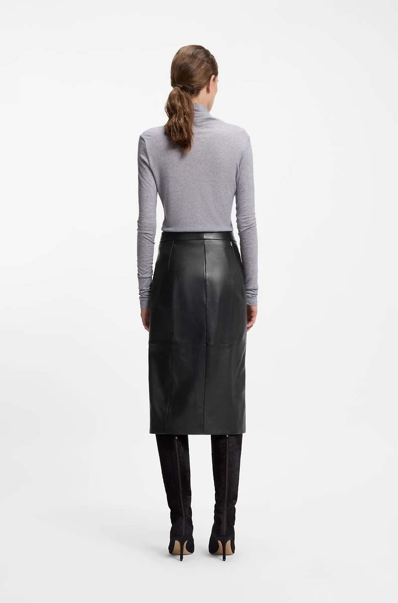 Pencil skirt lustrous leather