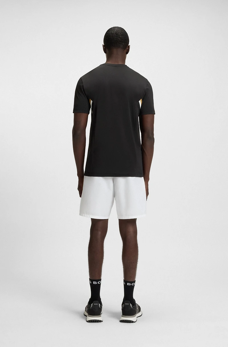 Active slim-fit T-shirt with moisture management