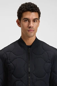 Water-repellent jacket with onion quilting