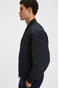 Water-repellent jacket with onion quilting