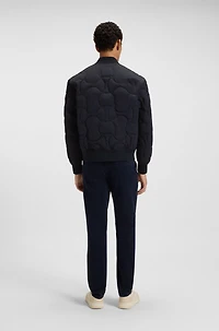 Water-repellent jacket with onion quilting