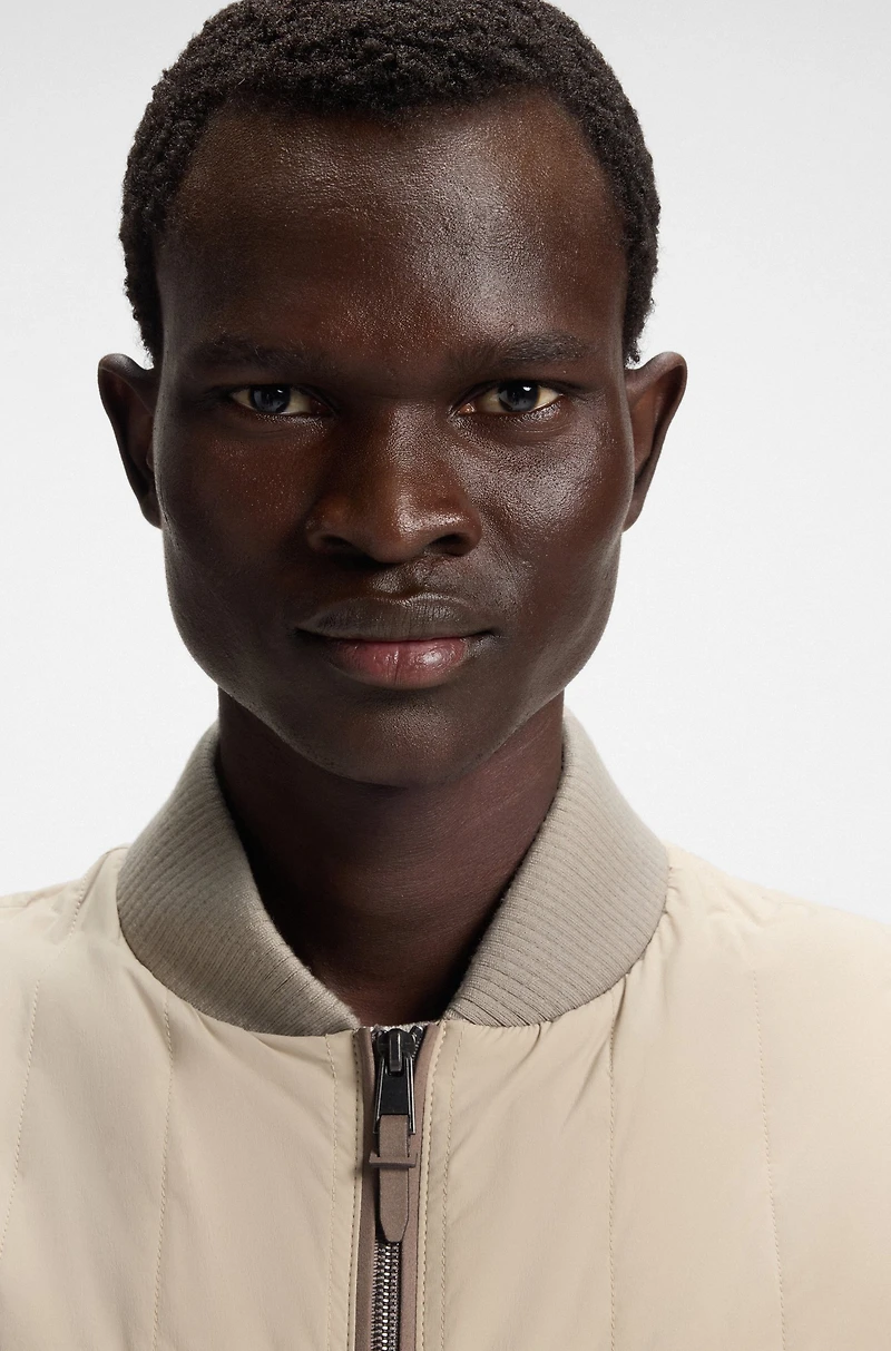 Water-repellent gilet with tonal binding