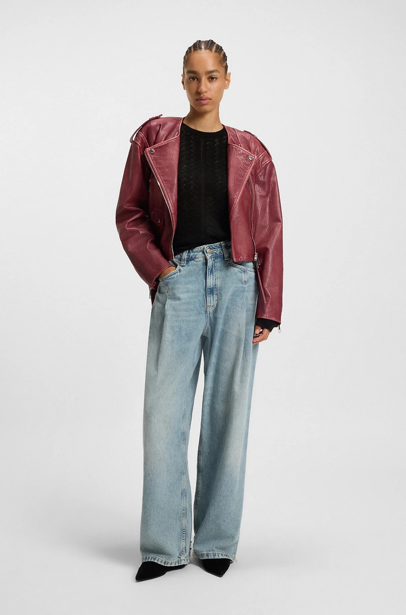 Fine-gauge sweater with knitted structure