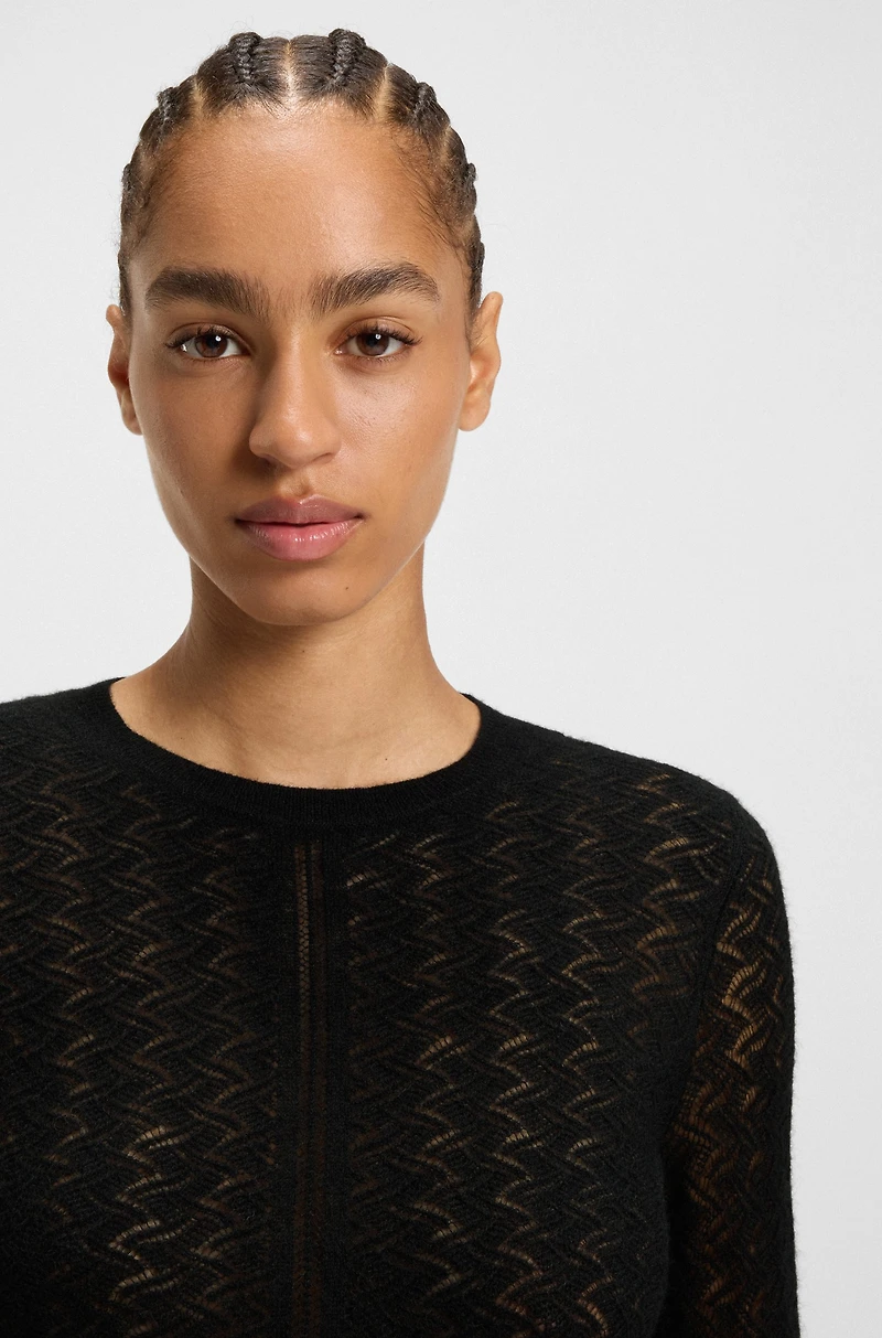 Fine-gauge sweater with knitted structure