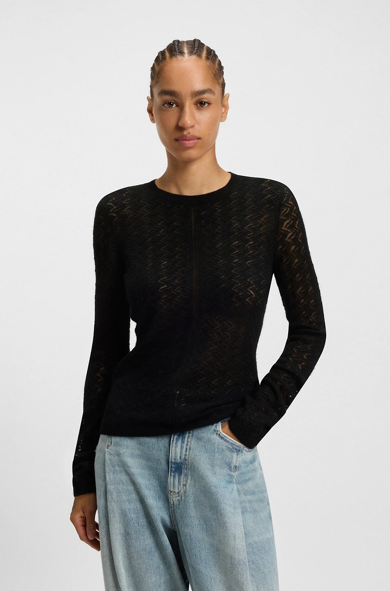 Fine-gauge sweater with knitted structure